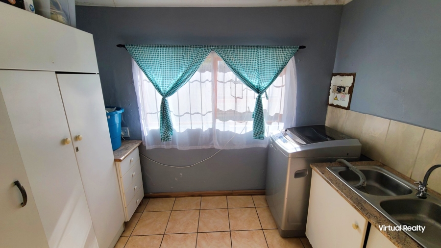 4 Bedroom Property for Sale in Thornton Western Cape